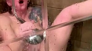 Exklusiv HD-video av amatörpar som duschar och kommer tillsammans