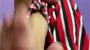 Exkluzivní video ruské milf, která si hraje s prsty až do orgasmu