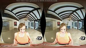 Porno wirtualna rzeczywistość z małą brunetką w kuchni
