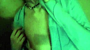 छोटे स्तन वाली किशोरी को घर के बने वीडियो में कड़ी मेहनत से चोदा जाता है