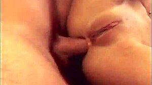 Naturlige pupper, babe får fitta fingret og knullet i HD-video