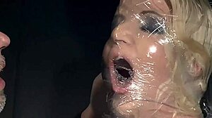 BDSM vezivanje in oralni seks v HD videu z velikimi joški