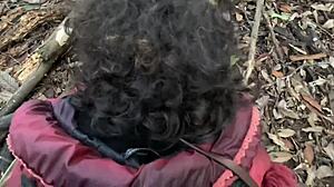 Australisch stel geniet van een wild avontuur buiten met kutje neuken