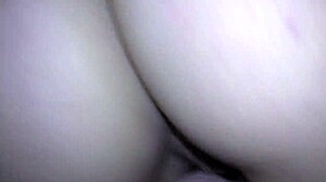 Βίντεο POV ενός κοριτσιού που το σφιχτό της μουνί τεντώνεται από ένα μεγάλο πέος