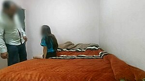 Regardez une adolescente mexicaine avoir des relations sexuelles sans conditions en public