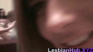 Teen lesbičky zkoumají svůj fetiš na lízání kundiček a masturbaci