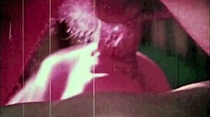 Hiburan Dark Lantern menyajikan video blowjob vintage yang panas dengan close-up klitoris dan klitorisnya