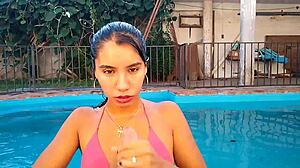 Akce hlubokého hrdla v bazénu s opravdovým párem z Argentiny