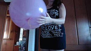 Udforsk verden af balloner med denne samling af 69 videoer