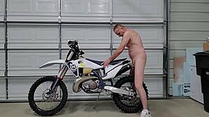 Bareback anal: Kevin Yardley's daily bike fuck