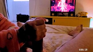 Mostohatestvér maszturbál a házi videóban