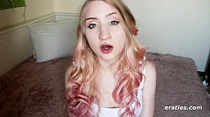 La rubia Aurora nos provoca con sus movimientos sexys