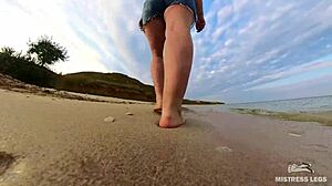 Deixe-me guiá-lo através de minha aventura descalça na praia