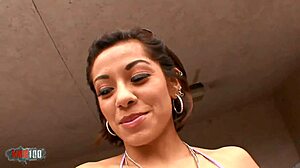 이 페티쉬 비디오에서 하드코어 섹스 후 라틴 여자들의 가슴에 정액을 뿌립니다