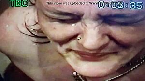 Amatør-tøs Rita bliver dækket af sperm og pis i hardcore-video