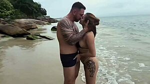 Manžel a jeho ryšavé milenky - horúce plážové stretnutie