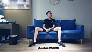 Мистер Хуангс проводит горячее камшоу с грудастой подросткой в фетиш-наряде из Китая