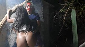 Homem-Aranha seduz garota inexperiente na festa de Halloween capturada na câmera