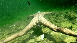 Nedsenket: En het utendørs undervannsmøte