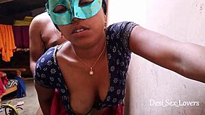 Indiske landsbypar hjemmelaget utendørs sexvideo fanget på kamera