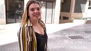 En sexet andalusisk kvinde giver et håndjob og udfører oralsex i et 1-til-1-møde