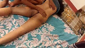 Bangladeshisk par nyder stram fisse knepning og anal leg