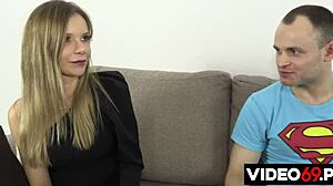 Полският любител Моник Мускал разкрива фетиша си на обувки в соло видео