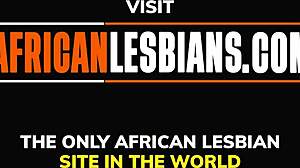 Dve temnopolti ženski se predajata lezbičnemu seksu na prostem in si ližeta spolne organe