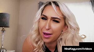 Nina Kayy, prsatá svůdnice, se věnuje orálnímu potěšení s velkým tvrdým penisem
