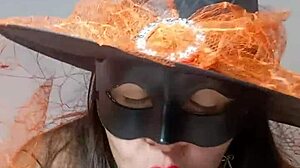 El fetiche de brujas de Halloween de mis vecinos toma un giro caliente con sus videos amateurs